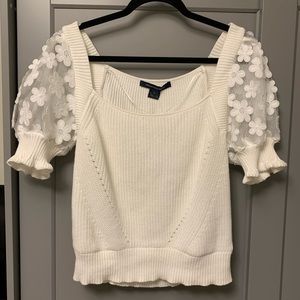 French Connection - white knit short-sleeve top with floral puff sleeves - large